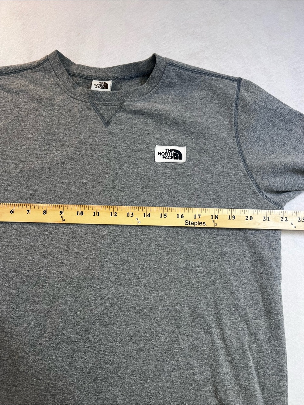 The North Face Men’s Large Gray Crewneck Sweatshirt Logo Patch Fleece Pullover - Picture 9 of 12